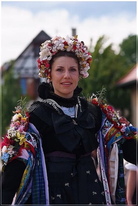 Alsace-Lorraine 010 | Traditional outfits, National dress, Folk dresses