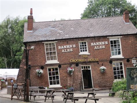 The Crooked House, Dudley : r/ProperGoodPub