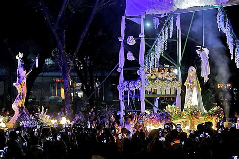 Catholic faithful celebrate 'Salubong' on Easter Sunday | Photos | GMA ...