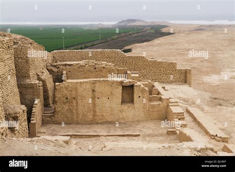 Superior platform of Huaca Cao Viejo (or Huaca Blanca) at El Brujo ...