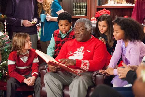 NickALive!: Nickelodeon UK To Premiere New Christmas Movie "Santa ...