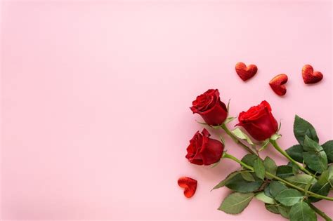 Premium Photo | Composition for valentine's day. Bouquet of red roses ...