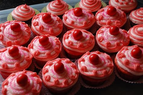 Real McCoy Cakes: Pinkalicious Cupcakes - February 2011