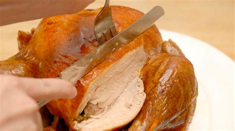 Video: How to carve a Thanksgiving turkey