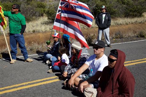 Photos: Hawaiians march in protest of a giant telescope - Business Insider