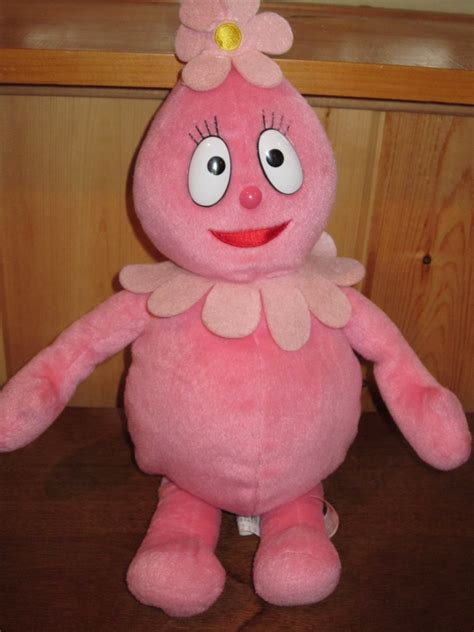 Yo Gabba Gabba Plush Talking Foofa Toy from 2009 Spin Master