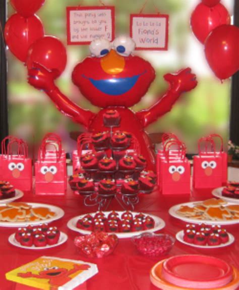 Throw an Elmo Birthday Party with Homemade Decorations and Desserts ...