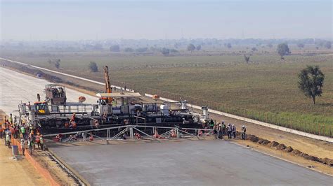 Wirtgen paver sets world records during concrete paving in India