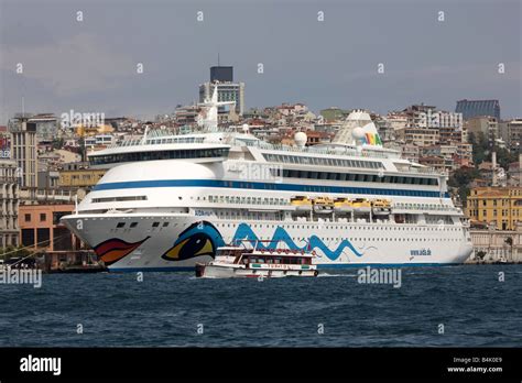 Cruise Liner Istanbul Turkey Stock Photo - Alamy