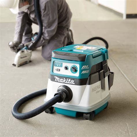 HSM - Makita’s dust extractor features new AWS technology