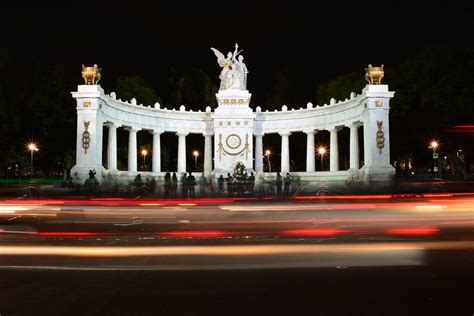 Hemiciclo a Juárez y tráfico de noche (Hemiciclo a Juárez … | Flickr