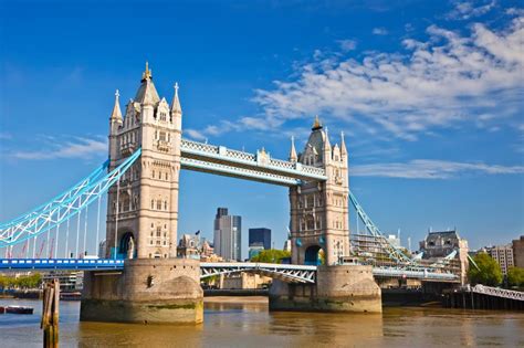 50 amazing British landmarks everyone should visit | loveexploring.com