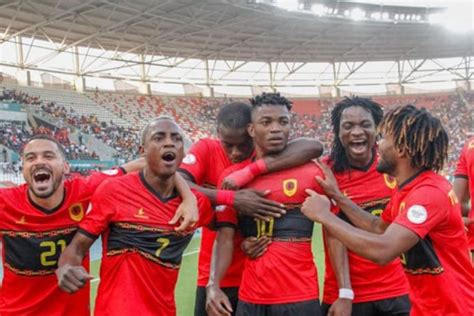 Angola vence Namibia por 3 a 0 e se classifica para os quartos-de-final ...