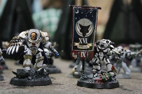 Luna Wolves - Standard Bearer | Warhammer 40k miniatures, Sons of horus ...