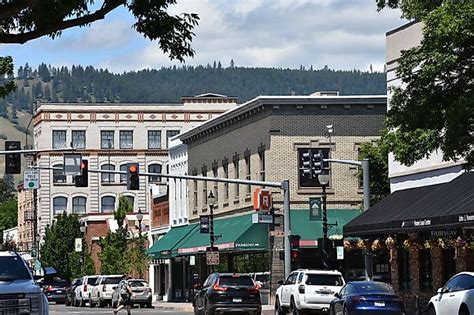 The Least-Crowded Towns In Oregon To Catch Fall Foliage - WorldAtlas