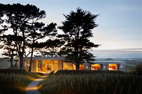 Peter Zumthor completes Devon countryside villa "in the tradition of ...