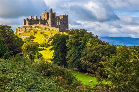 Famous Landmarks in Ireland: The Ones You Should Visit! - Let's Go Ireland