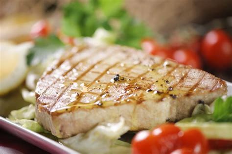 Symptoms of Tuna Allergy | Livestrong.com