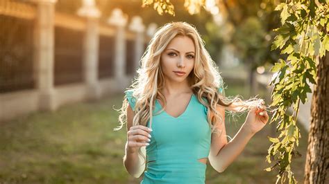 Girl Model Women White Curly Hair Photoshoot Blur Background Greebn ...