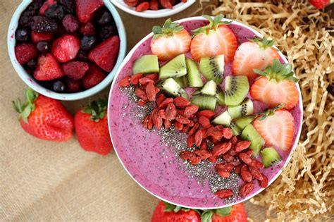 Goji Berry Smoothie Bowl Recipe - Slap Dash Mom