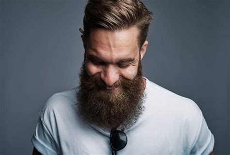 Scruffy Beard: How to Get + 10 Cool Styles [2024 Trend]