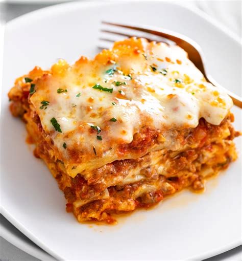 Easy Lasagna Recipe - The Cozy Cook