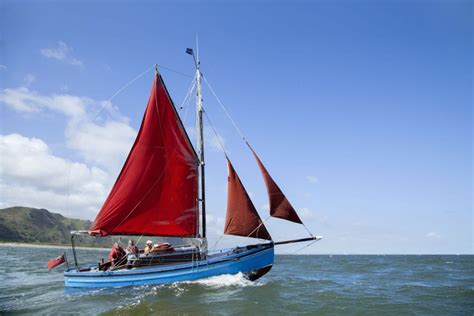 The Cheapest, Smallest Boat to Sail Around the World - Improve Sailing