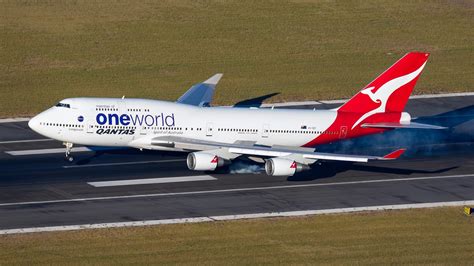 Qantas Boeing 747-438 One World Livery (VH- OEF) | Boeing, Passenger ...