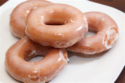 Dessert Recipe: Buttermilk Glazed Doughnuts - 12 Tomatoes