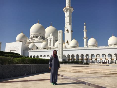 How to get from Dubai to Abu Dhabi's Sheik Zayed Grand Mosque - Erika's ...