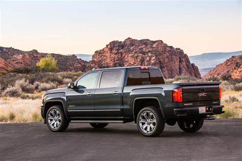 2018 GMC Sierra Denali - موقع ويلز - الأرشيف