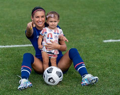 Soccer star Alex Morgan makes history as a mom - Good Morning America