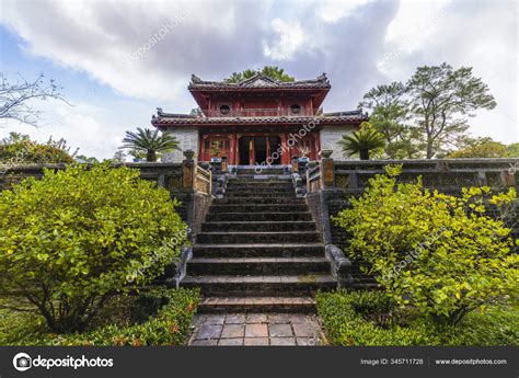 Minh Lau pavilion at Minh Mang Emperor Tomb in Hue, Vietnam — Stock ...