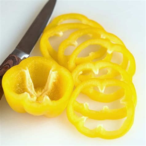 How to Cut a Bell Pepper into Rings - Cook Like Czechs