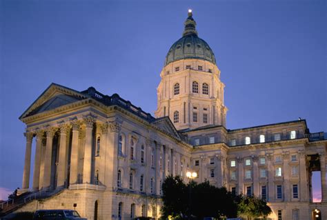 kansas-state-capitol-in-topeka - Kansas Pictures - Kansas - HISTORY.com