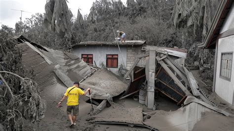 Taal Volcano eruption in Philippines could come 'within hours or days'