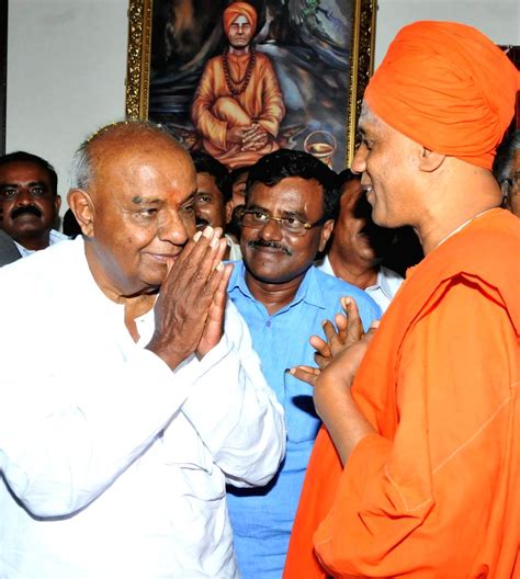 Tumakuru (Karnataka): Deve Gowda visits Sree Siddaganga Mutt