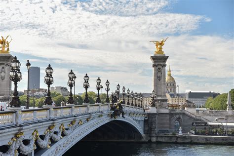 Exploring Paris by Boat: Seine River Cruises | laviecreativepodcast.com