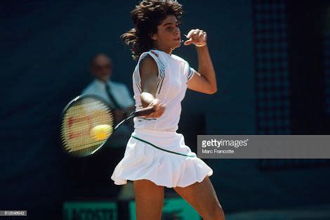 Young Gabriela Sabatini (1986 French Open) | Gabriela sabatini, Athlete ...