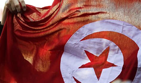 Le drapeau tunisien, le plus vieux drapeau au monde, fête ses 190 ans ...