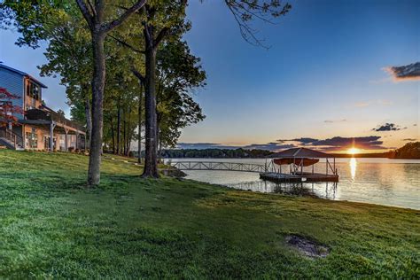 Discover Lake Norman - Southern Charm Retreats