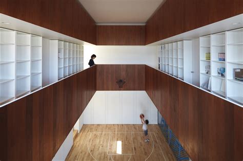 Casa cancha / KOIZUMISEKKEI | ArchDaily en Español