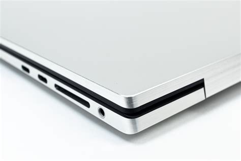 Dell XPS 17 9700 Review: The 17-Inch Laptop Gold Standard | HotHardware