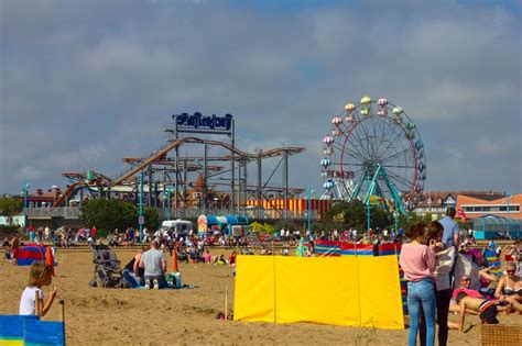 "Skegness beach" by Steve Stain at PicturesofEngland.com