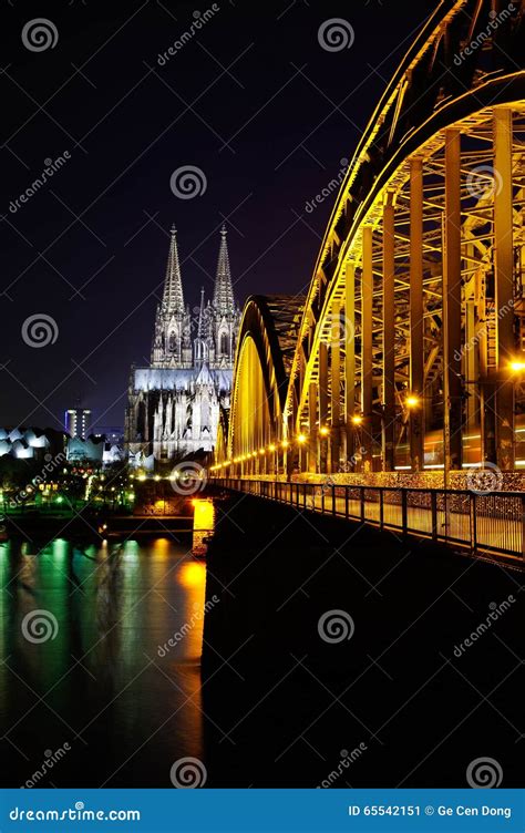 Catedral De Colonia Y Puente Hohenzollern Imagen de archivo - Imagen de ...