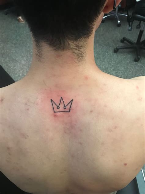 3 point black outline crown | Tattoos with meaning, Crown tattoo, Small ...