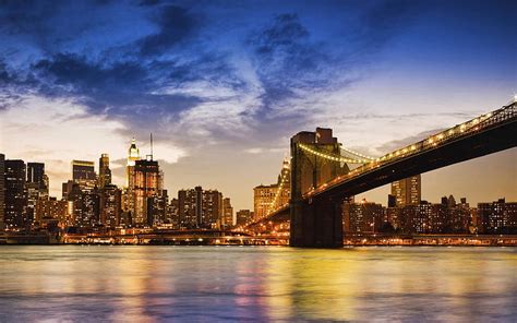 New York City, Manhattan Bridge, suspension bridge, East River, evening ...