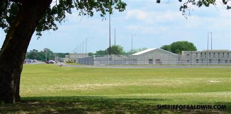 FCI Bastrop, TX Inmate Listing and Information