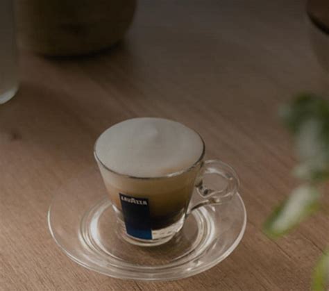 How to make a macchiato coffee | Lavazza