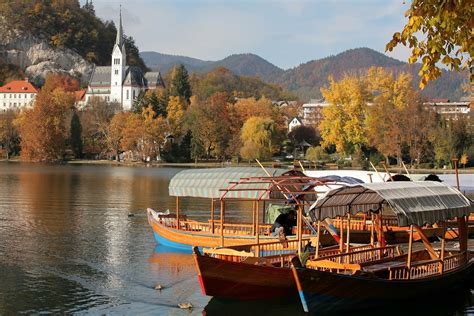 lake-bled-pletna-boats-autumn - TRAVELSLOVENIA.ORG – All You Need To ...